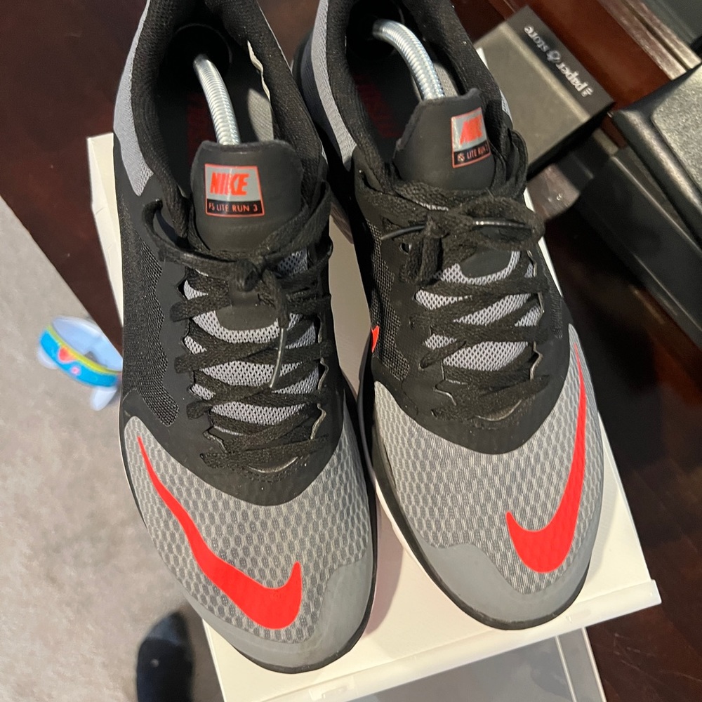 Nike - Picture 2 of 2